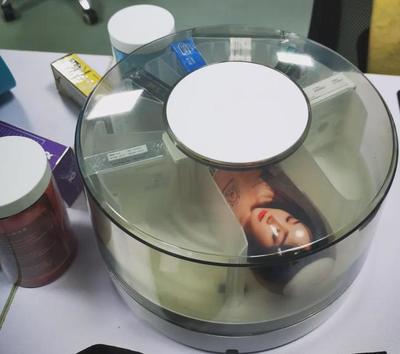 酒店智能自助售貨機工廠是否支持OEM貼牌定制？——詳解自動售貨機的定制化服務